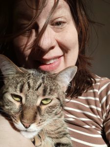 Heike Laumee Fries mit Katze Taiga